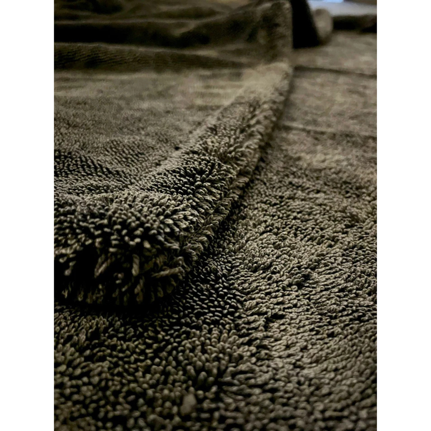 Double Twist Pile Microfiber Drying Towel – 1300 GSM Ultra-Absorbent Car Drying Cloth